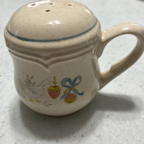 Salt and Pepper Shakers - Picture 6 of 7